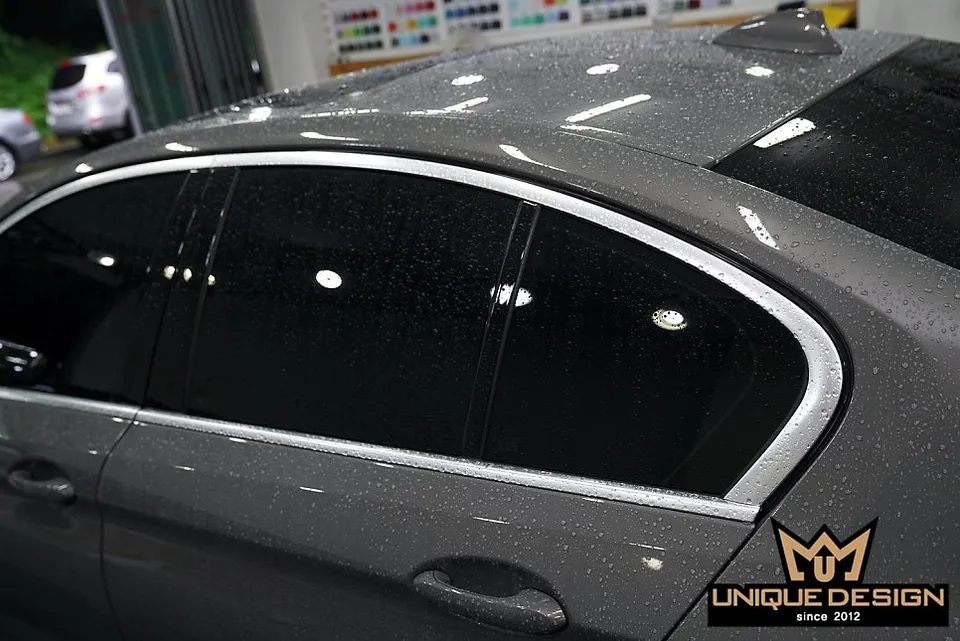 BMW 530E vinyl wrap - BMW 530E Vinyl Wrap Review: Chrome Delete for a Sporty Look photo 4