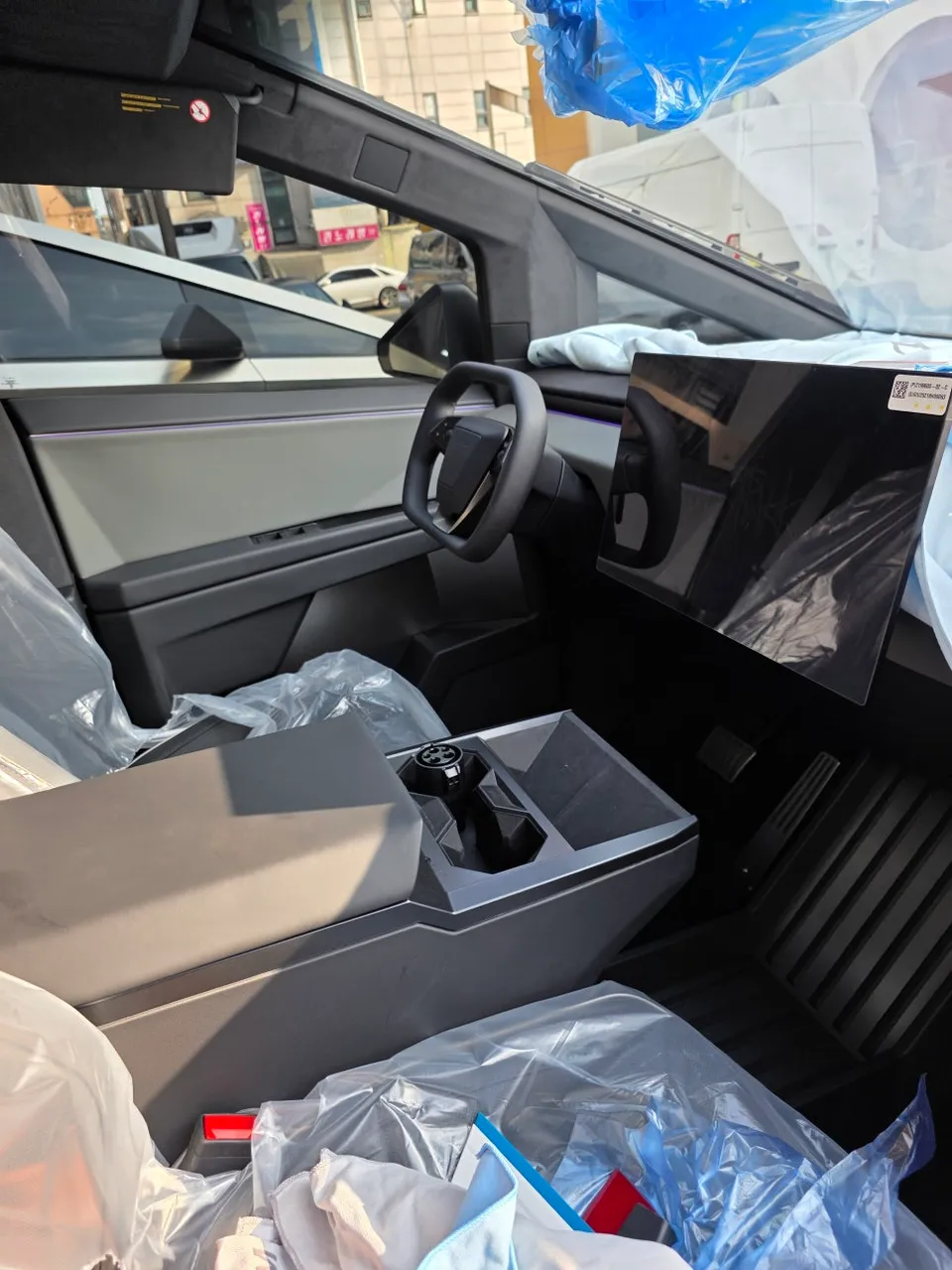 Tesla CybertruckのPPF施工事例|無光フィルムで質感を向上 施工写真 1-1