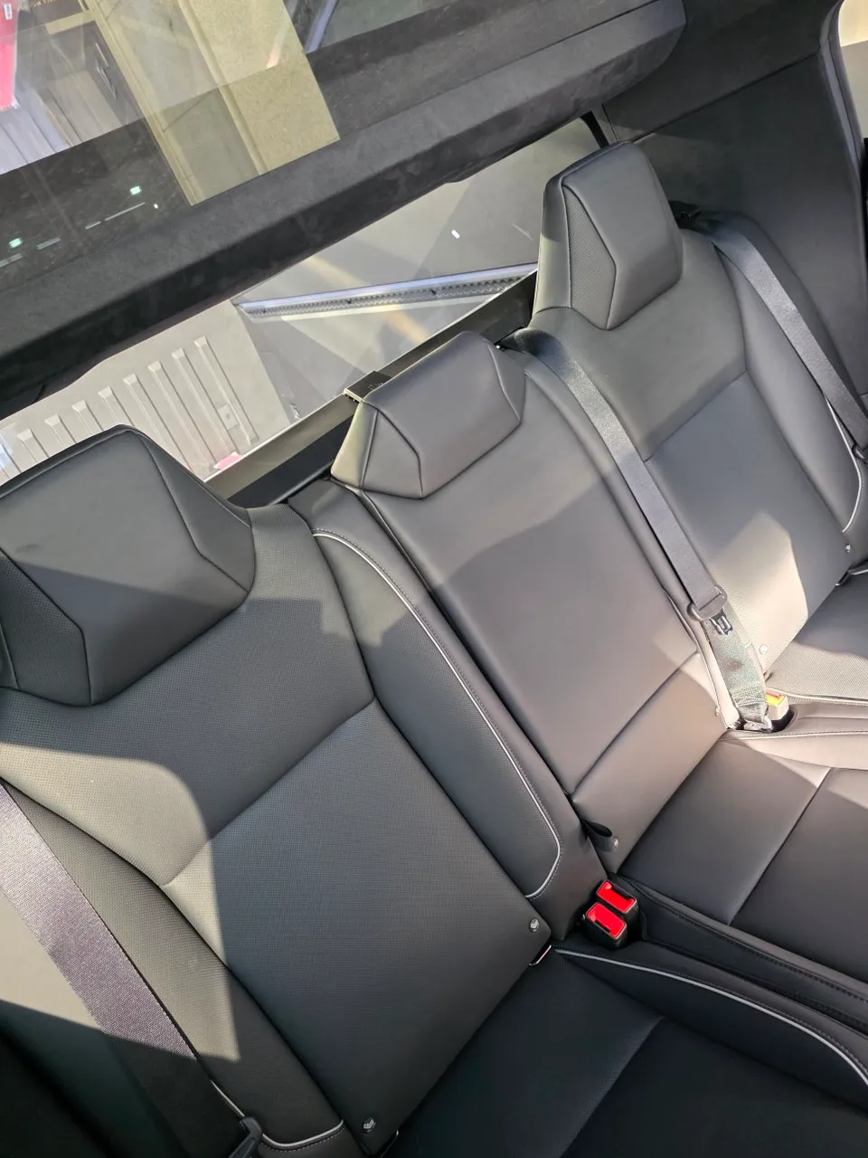 Tesla CybertruckのPPF施工事例|無光フィルムで質感を向上 施工写真 2-1