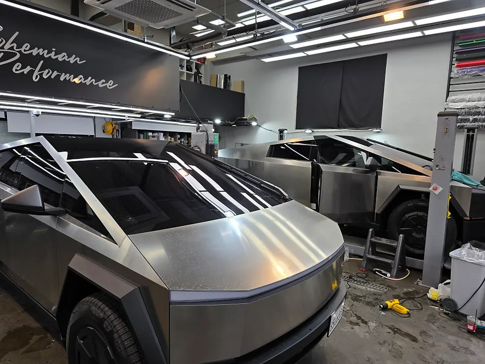 Tesla CybertruckのPPF施工事例|無光フィルムで質感を向上 施工写真 2-2