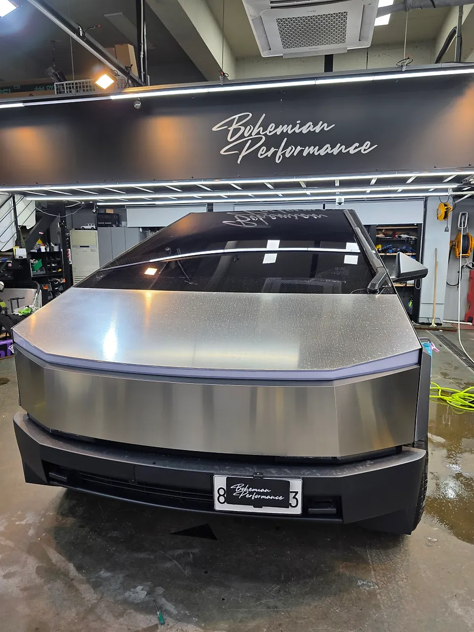 Tesla CybertruckのPPF施工事例|無光フィルムで質感を向上 施工写真 3-2