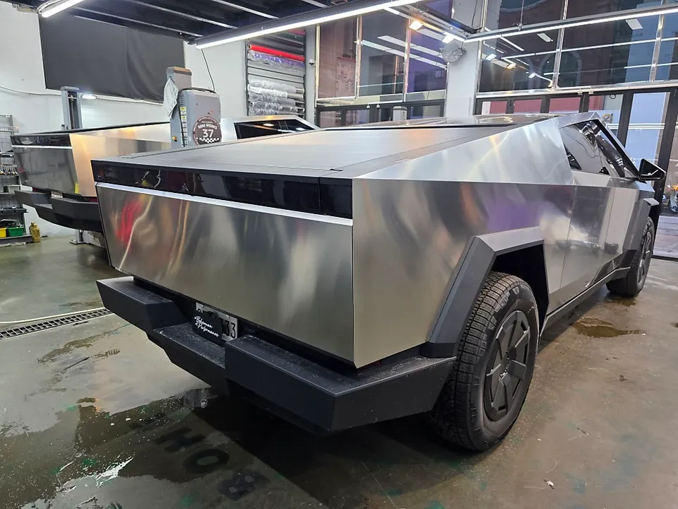 Tesla CybertruckのPPF施工事例|無光フィルムで質感を向上 施工写真 3-3