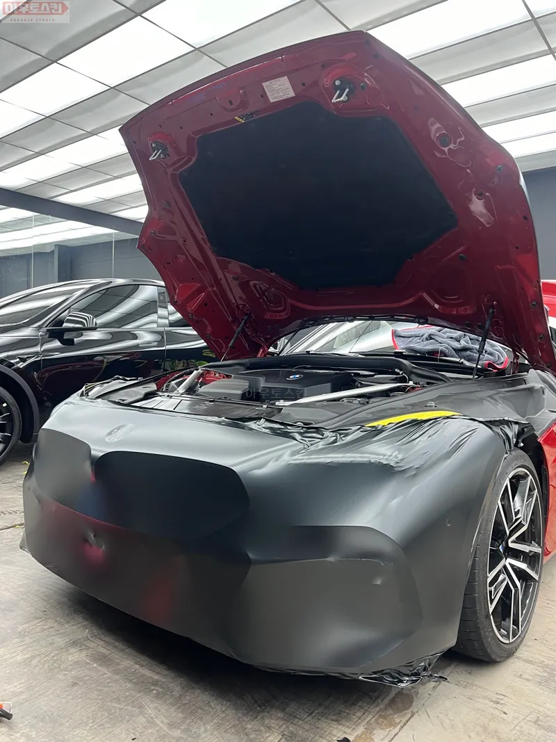 BMW Z4のカーラッピング事例:サテンブラックロックグレー 施工写真 1-2