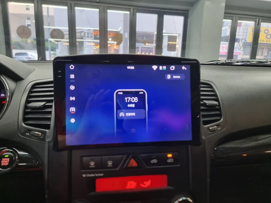 Kia SorentoのAndroid Auto・CarPlay取付事例 施工写真 2-2