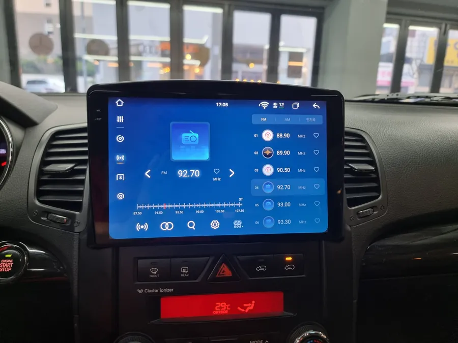Kia SorentoのAndroid Auto・CarPlay取付事例 施工写真 3-2