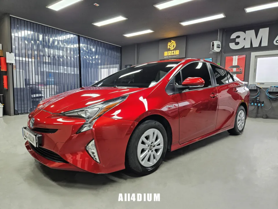 Toyota Prius vinyl wrap - Toyota Prius Vinyl Wrap Review: Satin White Transformation photo 3