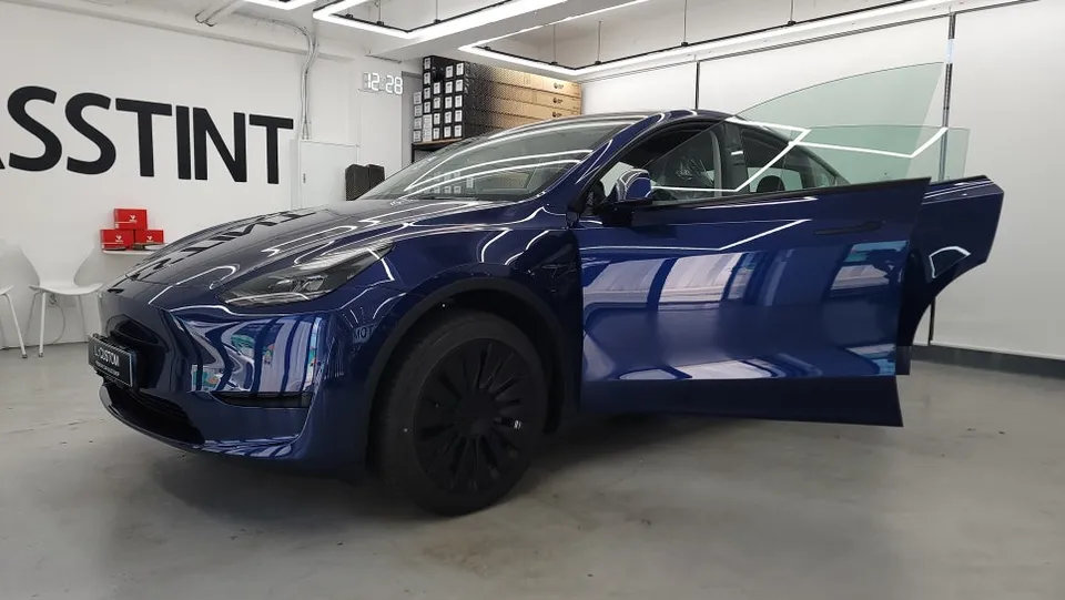Tesla Model YのPPF施工事例|費用目安と仕上がり 施工写真 1-2