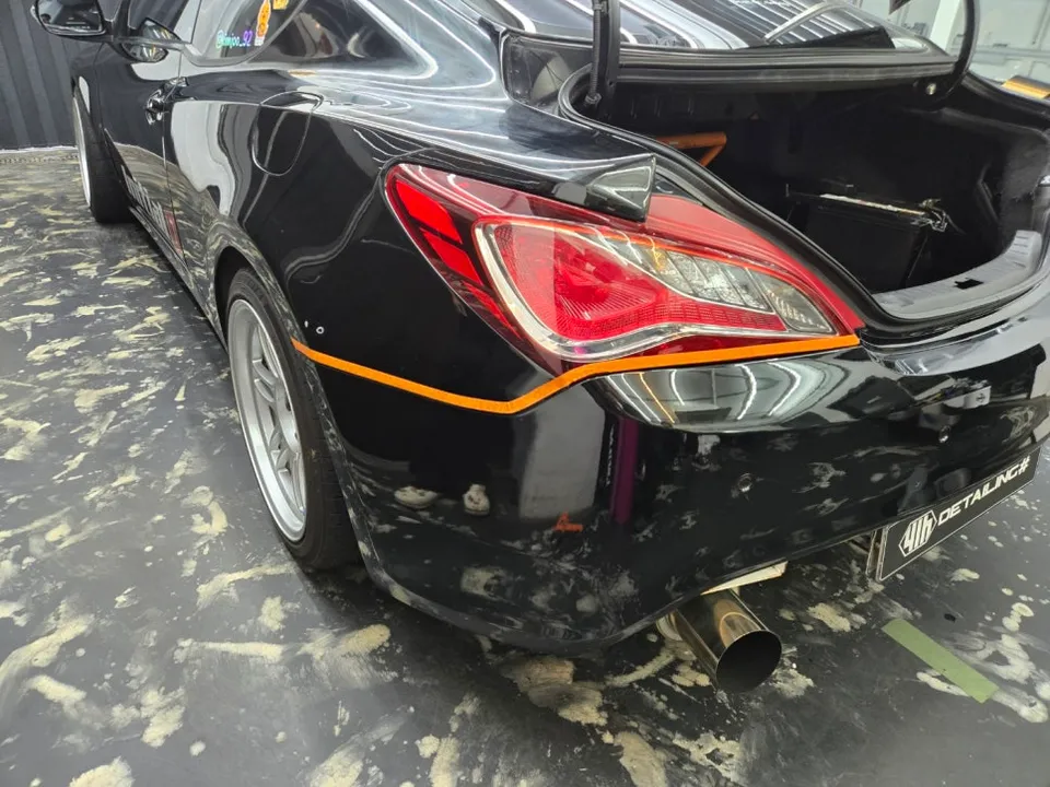 Hyundai Genesis Coupeのカーラッピング事例|高光沢フィルムで個性を演出 施工写真 2-2