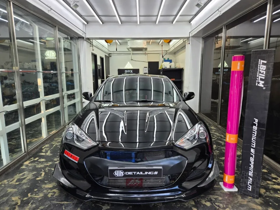 Hyundai Genesis Coupeのカーラッピング事例|高光沢フィルムで個性を演出 施工写真 2-3