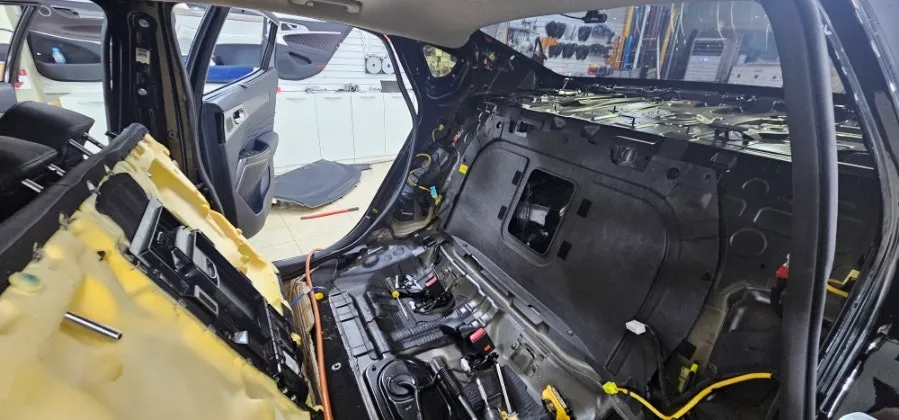 Kia K7 Interior Customization: Color Seatbelt Upgrade Review