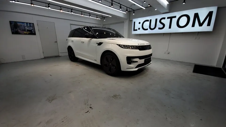 Audi RSのドライブレコーダー取付事例 施工写真 3-2