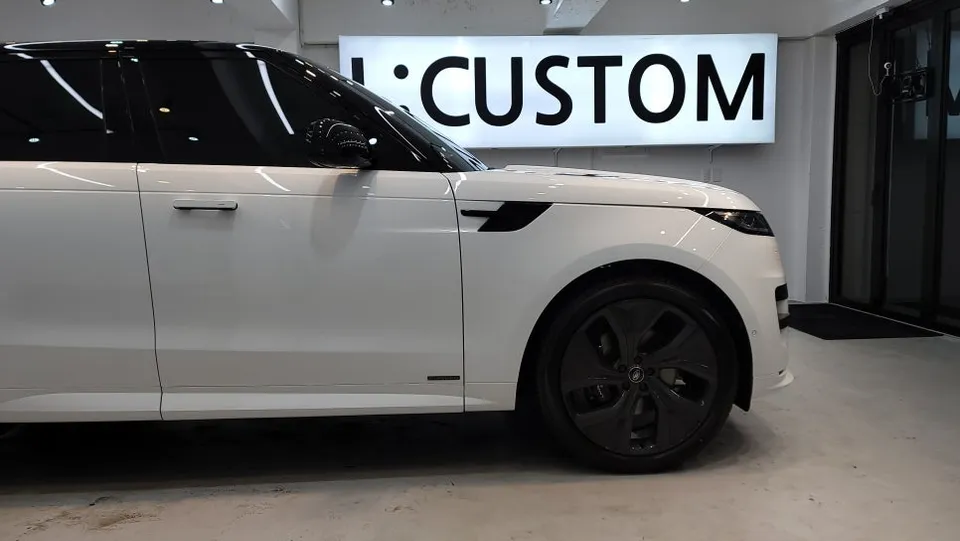 Audi RSのドライブレコーダー取付事例 施工写真 4-2