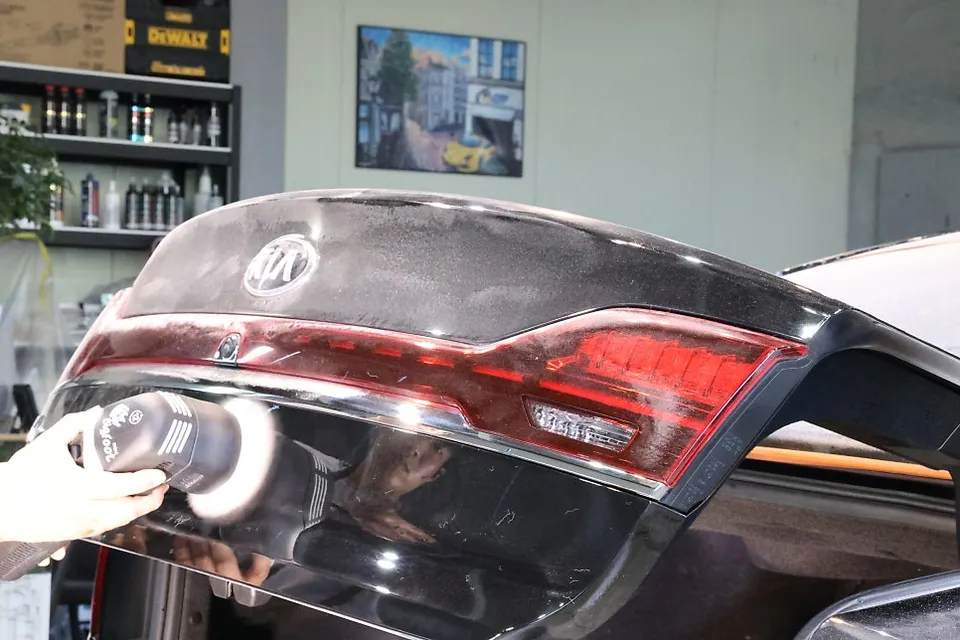 Kia K7のガラスコーティング事例 施工写真 3-2