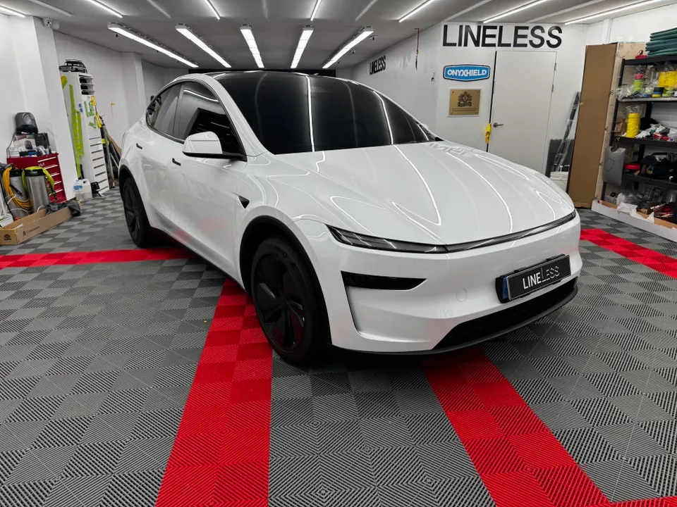 Tesla Model Y PPF施工事例｜費用目安・仕上がり 施工写真 2-3