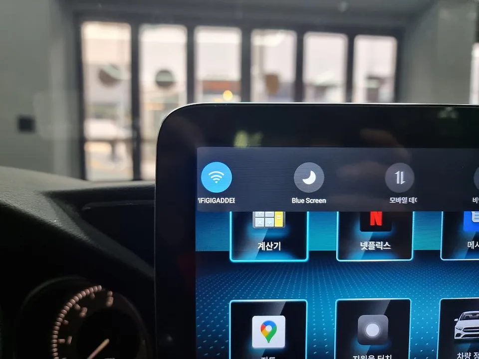 Mercedes-Benz E-Class W212のAndroid Auto・CarPlay取付事例 施工写真 2-2