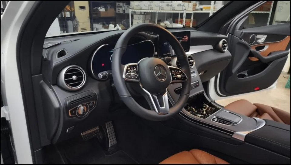 Mercedes-Benz GLC 300 4MATIC ambient lighting - Mercedes-Benz GLC 300 Ambient Lighting Review — Interior Transformed photo 3