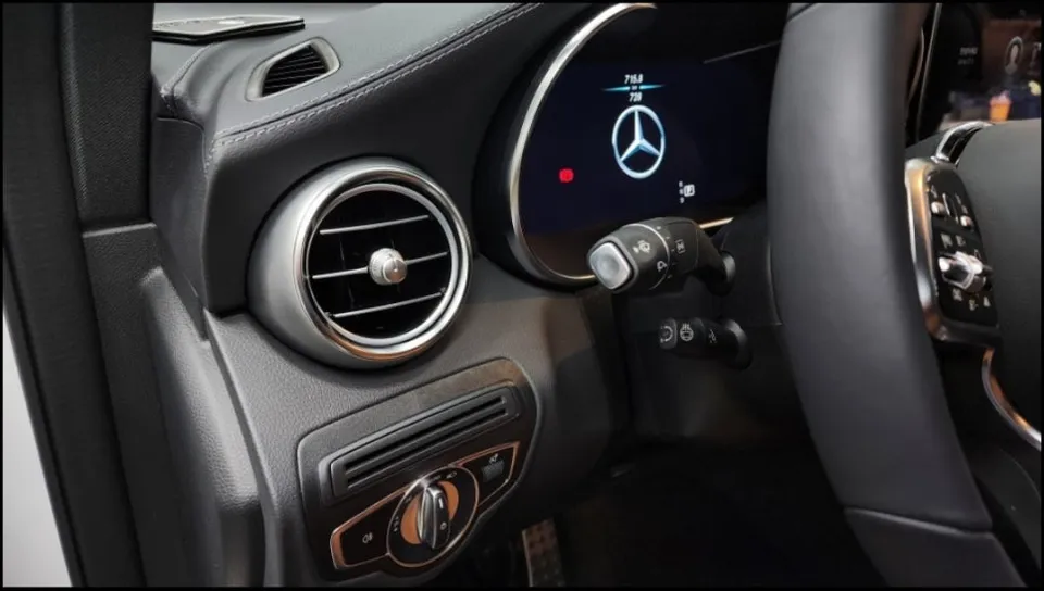Mercedes-Benz GLC 300 4MATIC ambient lighting - Mercedes-Benz GLC 300 Ambient Lighting Review — Interior Transformed photo 4