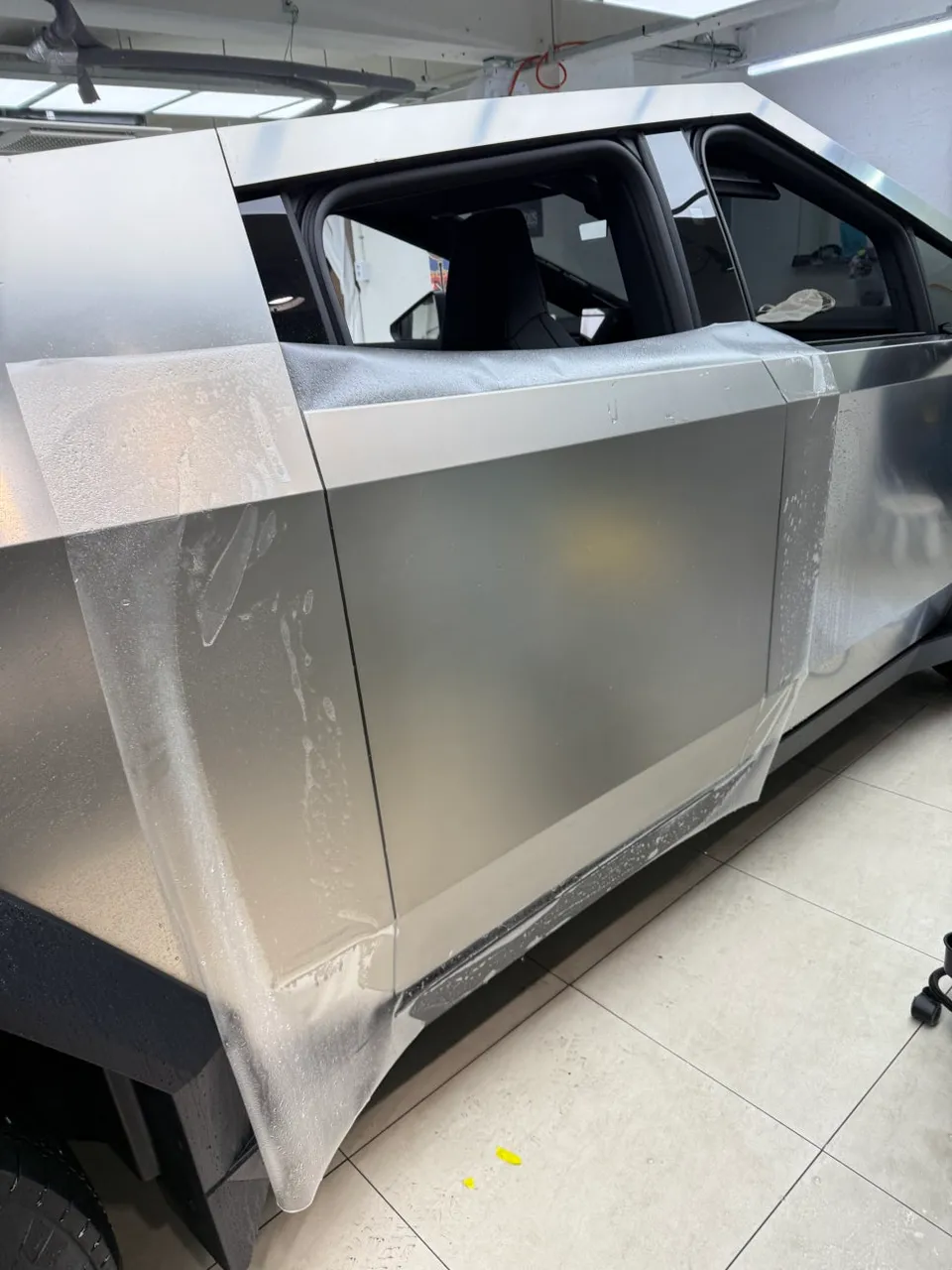 Tesla CybertruckのPPF施工事例｜無光フィルムで個性を保護 施工写真 3-2