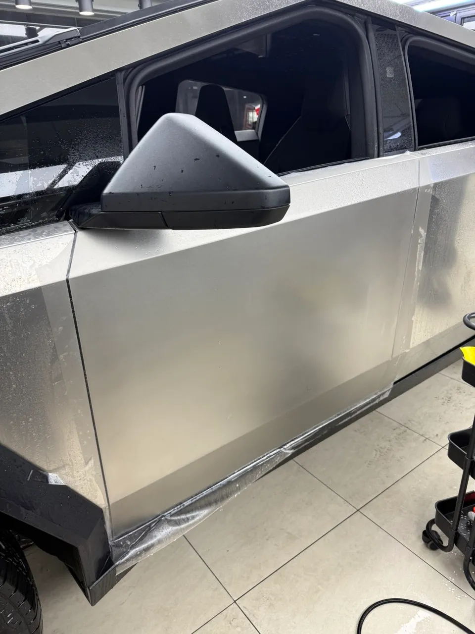 Tesla CybertruckのPPF施工事例｜無光フィルムで個性を保護 施工写真 1-3