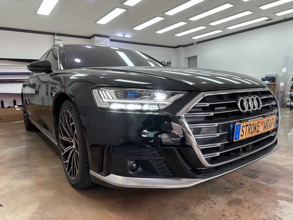 Audi A8のカーラッピング事例|クロームブラック化 施工写真 1-1