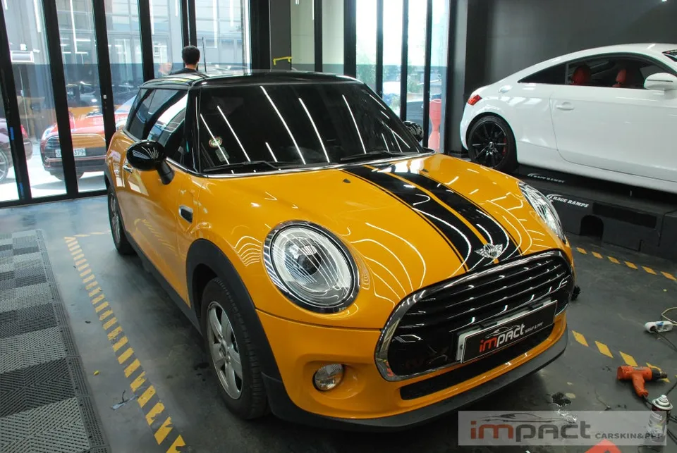 MINI MINI Cooperのカーラッピング事例|費用目安・仕上がり 施工写真 2-3