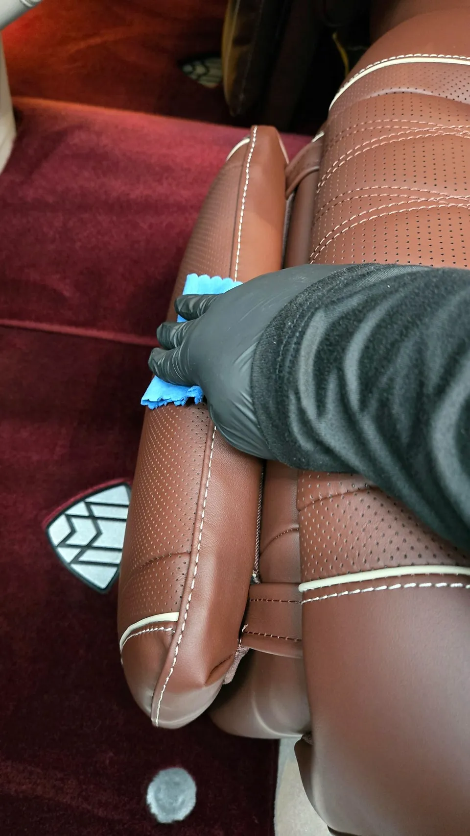 Mercedes-Benz Maybachのガラスコーティング事例|費用目安・仕上がり 施工写真 1-3