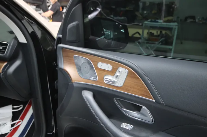 Mercedes-Benz GLS X167 ambient lighting - Mercedes-Benz GLS X167 Ambient Lighting Review photo 3