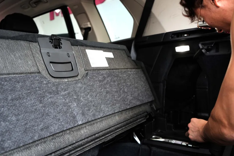 BMW X7 dash cam - BMW X7 Dash Cam Installation Review photo 5
