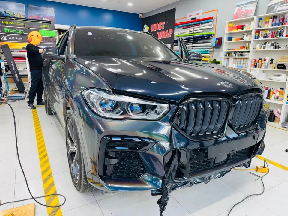 BMW X6のカーラッピング事例 施工写真 1-2