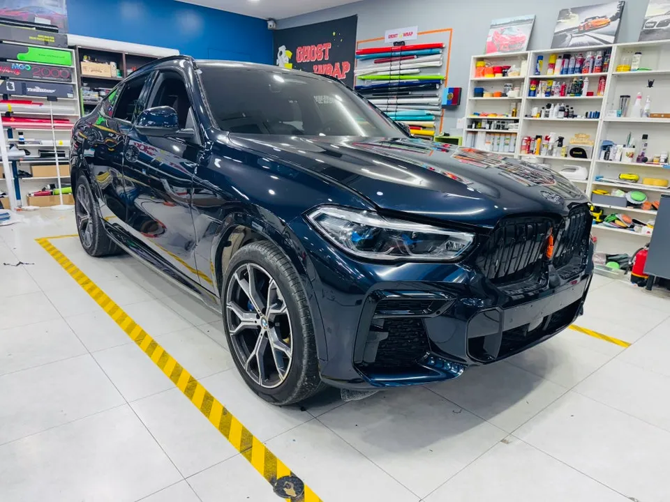 BMW X6のカーラッピング事例 施工写真 2-2