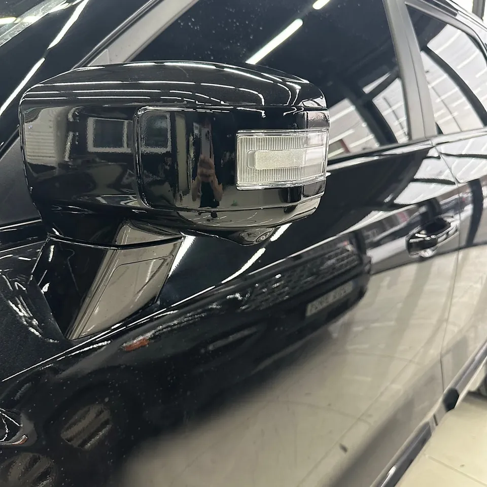 SsangYong Actyonのカーラッピング事例 施工写真 1-2