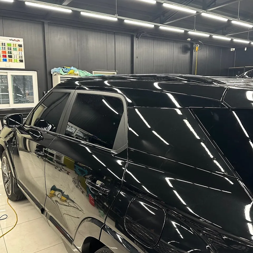 SsangYong Actyonのカーラッピング事例 施工写真 2-2