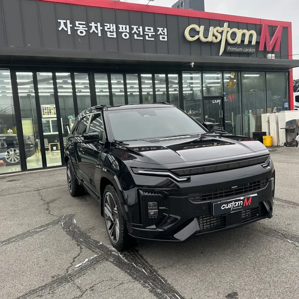 SsangYong Actyonのカーラッピング事例 施工写真 4-2