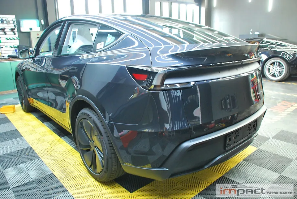 Tesla Model Y PPF施工事例|無光フィルムで個性を際立たせる 施工写真 2-1