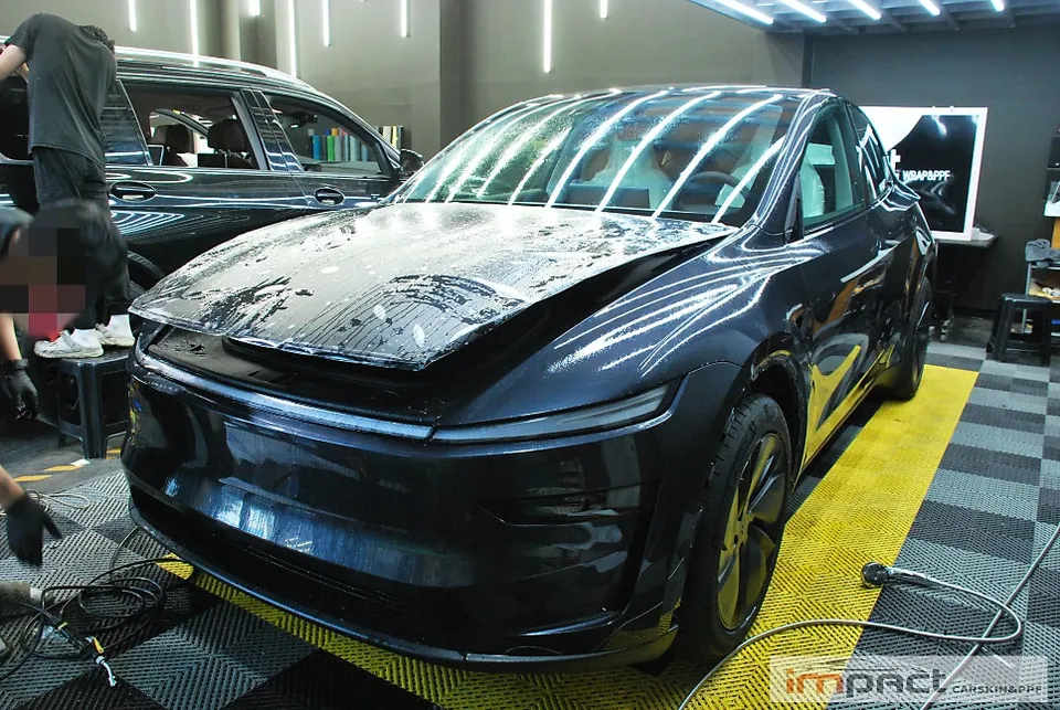 Tesla Model Y PPF施工事例|無光フィルムで個性を際立たせる 施工写真 3-1