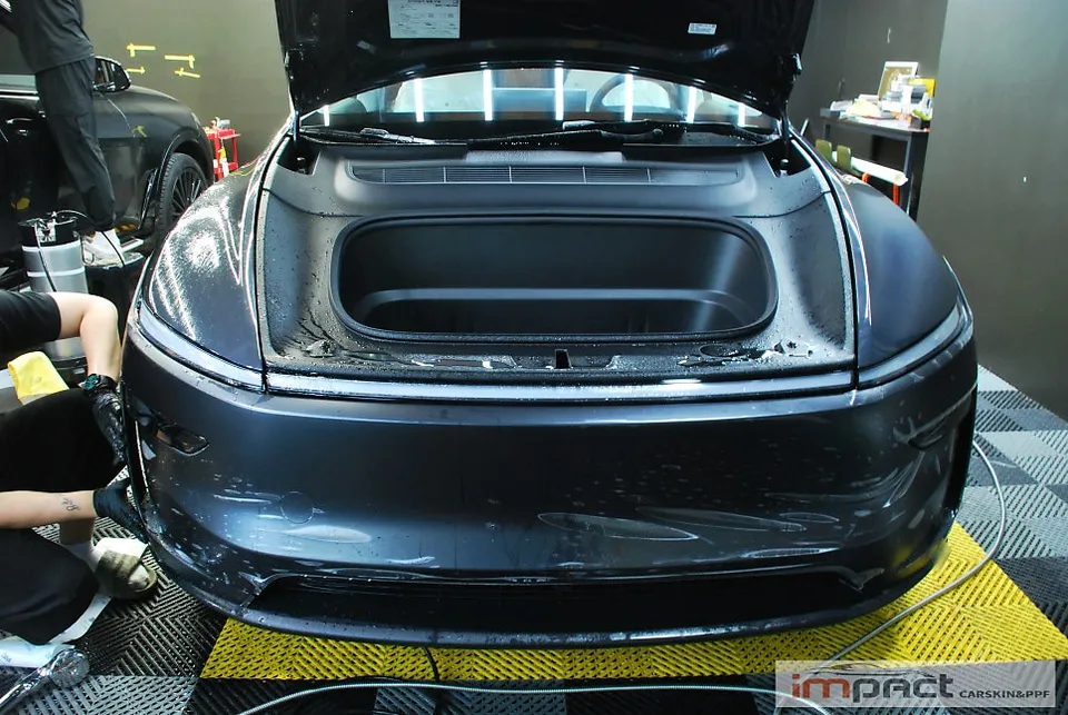 Tesla Model Y PPF施工事例|無光フィルムで個性を際立たせる 施工写真 2-3