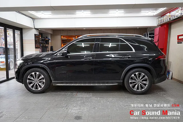 Mercedes-Benz GLE W167 ambient lighting - Mercedes-Benz GLE Ambient Lighting Review: Cost & Results photo 3