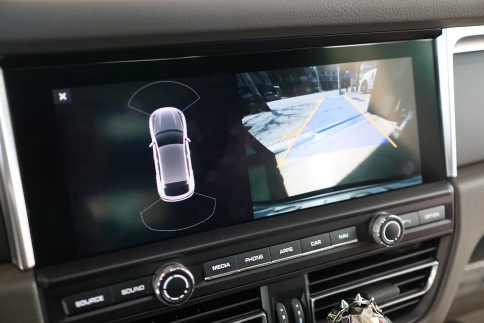 Porsche Macan surround view camera - Porsche Macan Surround View Camera Review: High-Quality 3D View photo 3