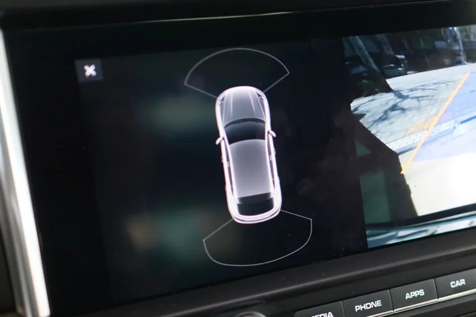 Porsche Macan surround view camera - Porsche Macan Surround View Camera Review: High-Quality 3D View photo 4