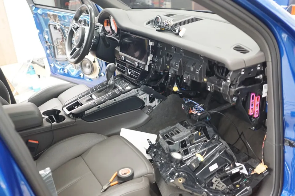 Porsche Macan surround view camera - Porsche Macan Surround View Camera Review: High-Quality 3D View photo 5