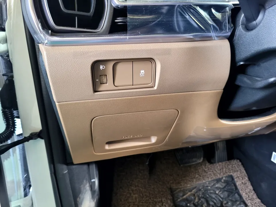 Kia Sorento oem options - Kia Sorento MQ4 Power Tailgate Upgrade Review photo 3