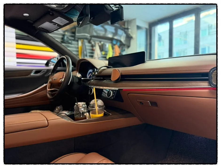 Genesis G80のカーラッピング事例｜クロームパーツをブラック化 施工写真 3-1