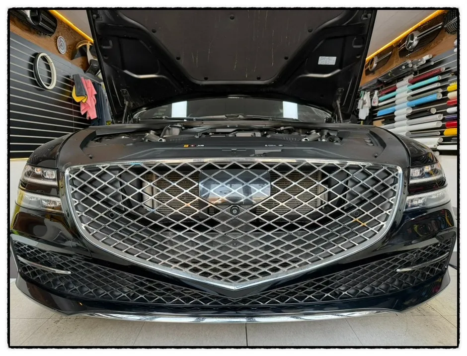Genesis G80のカーラッピング事例｜クロームパーツをブラック化 施工写真 1-2