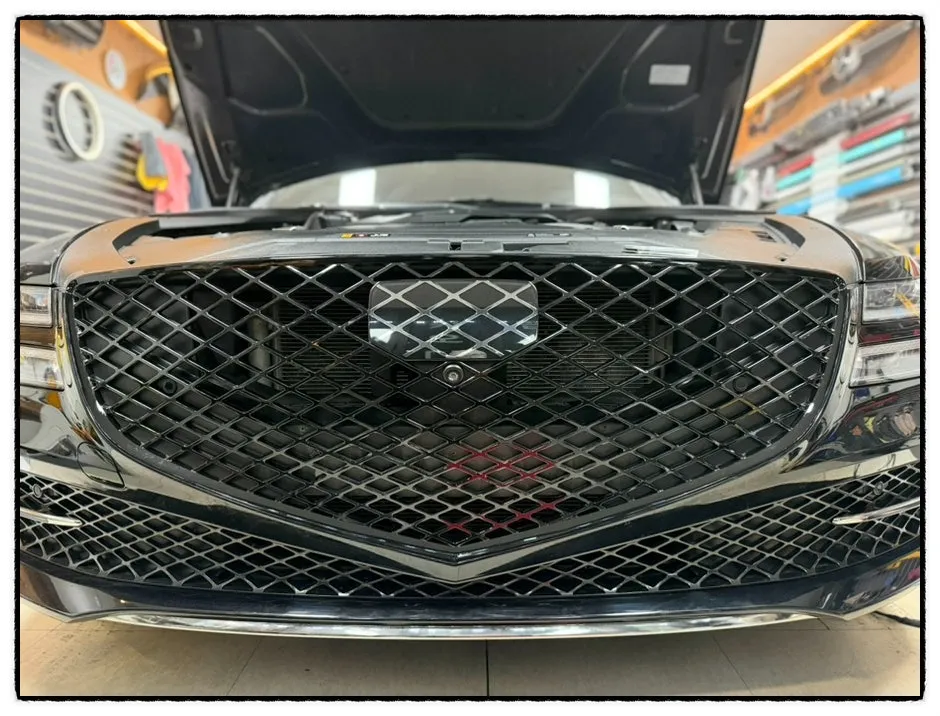 Genesis G80のカーラッピング事例｜クロームパーツをブラック化 施工写真 2-2