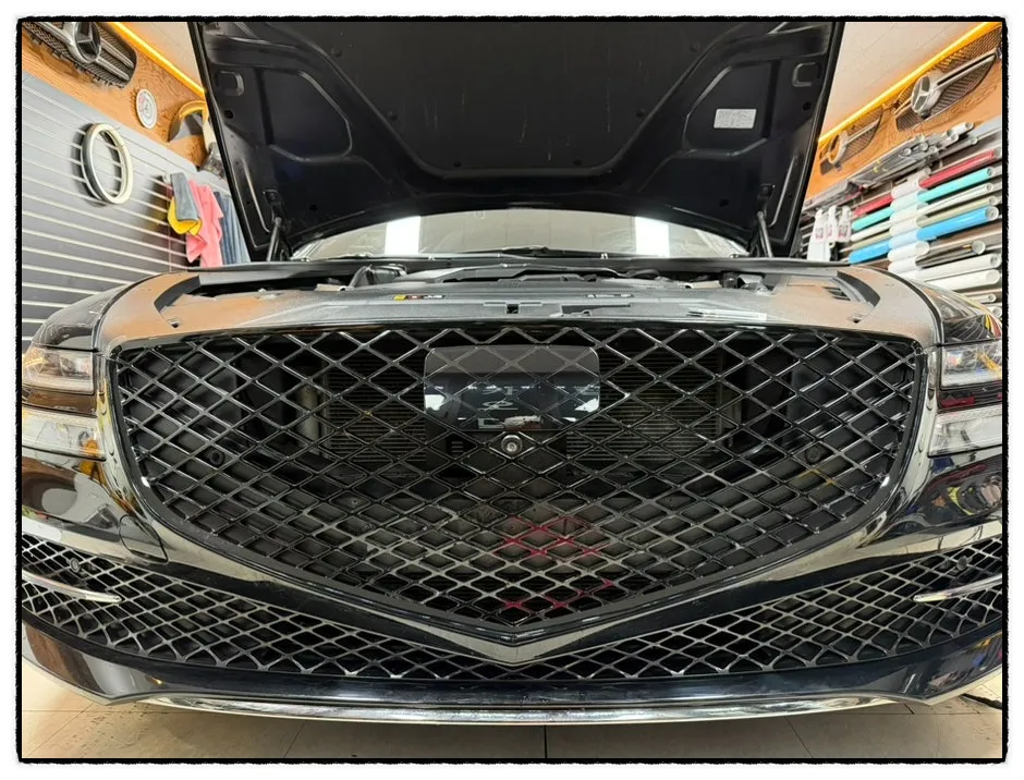 Genesis G80のカーラッピング事例｜クロームパーツをブラック化 施工写真 1-3