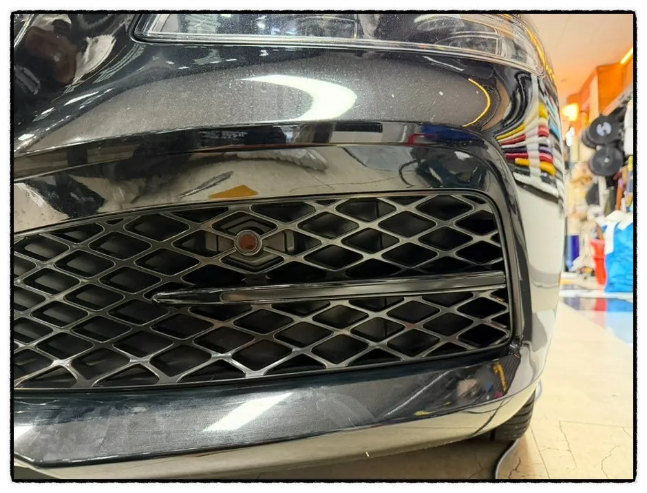 Genesis G80のカーラッピング事例｜クロームパーツをブラック化 施工写真 3-3