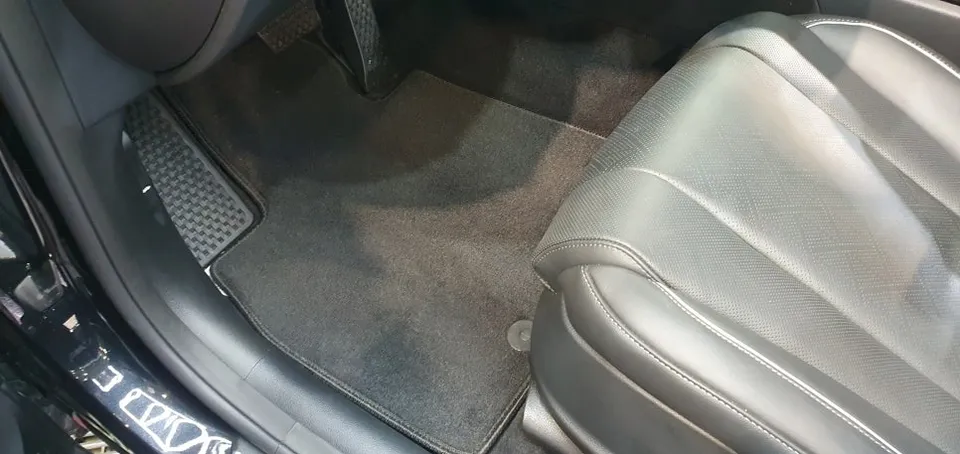 Genesis GV80のガラスコーティング事例 施工写真 1-3