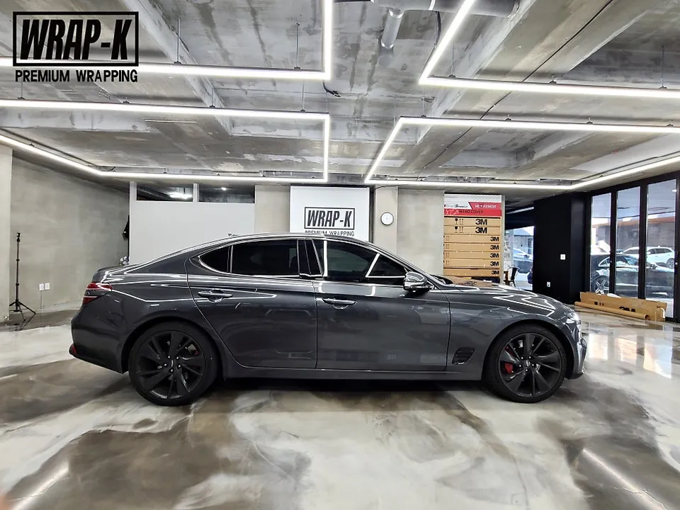 Genesis G70のカーラッピング事例|サテンダークグレー 施工写真 2-1