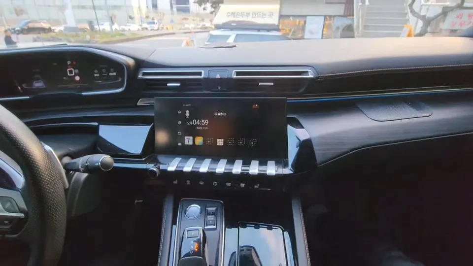 Peugeot 508のAndroid Auto・CarPlay取付事例 施工写真 2