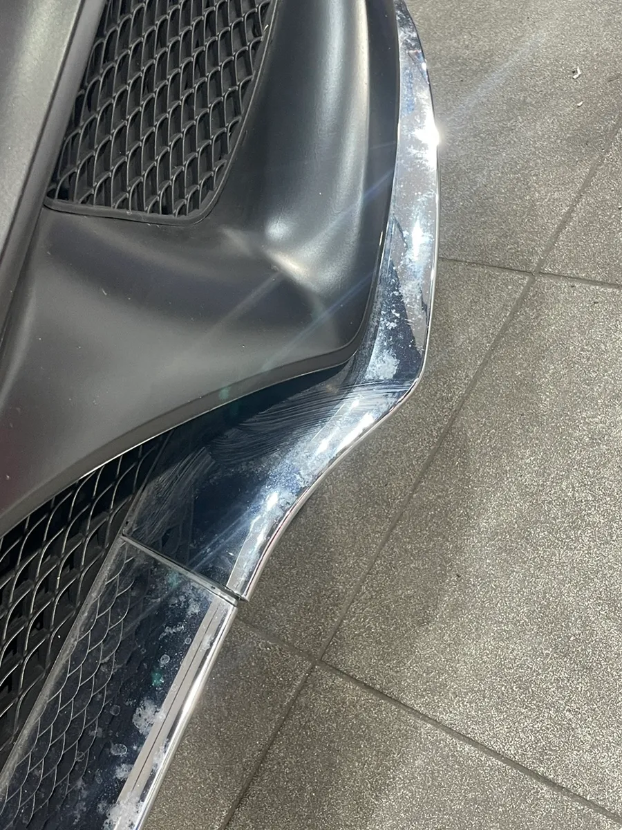 Mercedes-Benz Eクラス カブリオレのカーラッピング事例|費用目安・仕上がり 施工写真 1-2